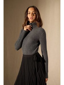 Perfect Cashmere Kaszmirowy golf "Liora" w kolorze antracytowym rozmiar: M. Czarne golfy Perfect Cashmere, bez wzorów, z kaszmiru. Za 434,45 zł.