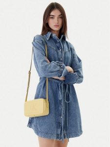 Calvin Klein Torebka Bold Ck Camera Bag LV04F3220G Żółty. Żółte torebki klasyczne Calvin Klein, bez wzorów, ze skóry, bez dodatków. Za 239,99 zł.