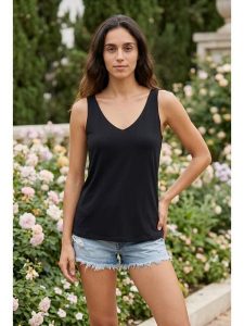 SOULSHAE Top w kolorze czarnym rozmiar: S/M. Czarne topy SOULSHAE, m, bez wzorów, z wiskozy, bez kołnierzyka, bez ramiączek. Za 98,95 zł.