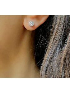 Les Petites Précieuses Srebrne kolczyki-wkrętki z diamentami rozmiar: onesize. Szare kolczyki Les Petites Précieuses, z diamentem, srebrne. Za 219,08 zł.