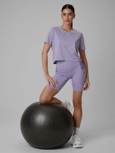 4F Legginsy krótkie treningowe szybkoschnące damskie - fioletowe XS. Fioletowe legginsy 4f, bez wzorów, krótkie. Za 149,99 zł.