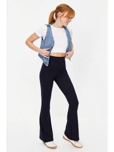 Trendyol Legginsy w kolorze granatowym rozmiar: L. Niebieskie legginsy Trendyol, bez wzorów, z podwyższonym stanem. Za 69,45 zł.