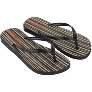 Klapki Ipanema Classica Hap 83539-AR971 czarne. Czarne klapki bez wzorów, z materiału, bez obcasa. Za 95,43 zł.