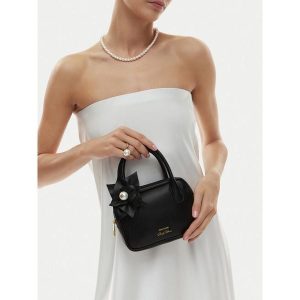 Torebka GINO ROSSI. Czarne torebki klasyczne Gino Rossi, bez wzorów, bez dodatków. Za 279,99 zł.