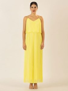 APART Kombinezon w kolorze żółtym rozmiar: 34. Żółte kombinezony Apart, bez wzorów, bez kołnierzyka, bez ramiączek. Za 282,99 zł.