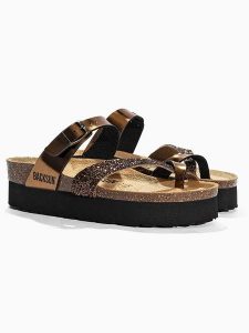 BACKSUN Skórzane japonki "Andy" w kolorze złotym rozmiar: 39. Żółte klapki Backsun, bez wzorów, z materiału, z otwartym noskiem, bez obcasa, na platformie. Za 130,99 zł.