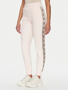 Guess Spodnie dresowe V2YB15 KB3P2 Różowy Regular Fit. Czerwone spodnie dresowe Guess, l, z aplikacjami, z dresówki. Za 299,99 zł.