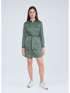 Pepe Jeans Sukienka "Carlotty" w kolorze zielonym rozmiar: L. Zielone sukienki Pepe Jeans, na co dzień, l, bez wzorów, z bawełny, bez kołnierzyka, bez ramiączek, mini, proste. Za 149,66 zł.