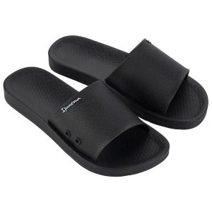 Japonki damskie Ipanema Anat Classic. Czarne klapki Ipanema, bez wzorów, z gumy, bez obcasa. Za 109,99 zł.