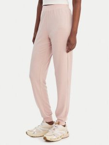 Guess Spodnie dresowe O6GB01 KCQP2 Różowy Regular Fit. Czerwone spodnie dresowe Guess, xl, z aplikacjami, z dresówki. Za 209,99 zł.