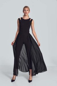Czarny Kombinezon z Szyfonową Spódnicą. Czarne kombinezony Figl, l, bez wzorów, z materiału, eleganckie, bez kołnierzyka, bez ramiączek. Za 349,00 zł.