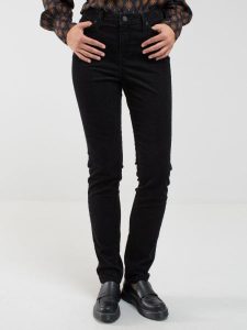 Spodnie damskie sztruks czarne Katrina High Waist Cord 906. Czarne jeansy Big Star, bez wzorów, z jeansu, z podwyższonym stanem, krótkie. W wyprzedaży za 219,99 zł.