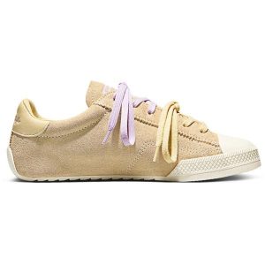 Buty sportowe Converse Chuck Taylor Lo. Żółte trampki Converse, bez wzorów, z zamszu, bez zapięcia. Za 590,00 zł.