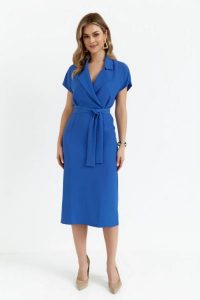 Elegancka sukienka ołówkowa z kołnierzem niebieska. Niebieskie sukienki Stylove, do pracy, m, bez wzorów, biznesowe, bez kołnierzyka, bez ramiączek, dopasowane. Za 349,00 zł.