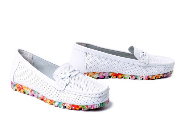 ARTIKER RELAKS 58C0432 white, półbuty damskie. Białe półbuty Artiker Relaks, na lato, bez wzorów, ze skóry, bez obcasa, bez zapięcia. Za 147,92 zł.