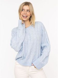 Zwillingsherz Sweter w kolorze błękitnym rozmiar: M. Niebieskie swetry oversize Zwillingsherz, m, bez wzorów, ze splotem, bez ramiączek. Za 211,31 zł.