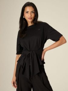 4F T-shirt regular z wiązaniem damski - czarny L. Czarne t-shirty 4f, l, bez wzorów, z bawełny, bez kołnierzyka, bez ramiączek. Za 79,99 zł.