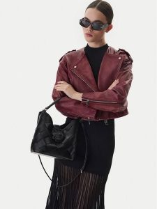 Just Cavalli Torebka 80RA4BM4 Czarny. Czarne torebki klasyczne Just Cavalli, bez wzorów, ze skóry, bez dodatków. Za 679,99 zł.