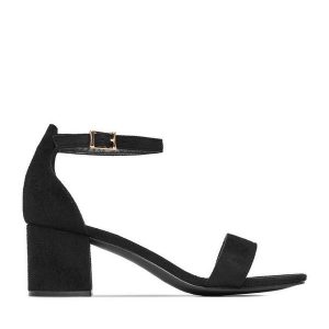 Sandały JENNY. Czarne sandały Jenny, bez wzorów, bez obcasa, na słupku, bez zapięcia. Za 119,99 zł.