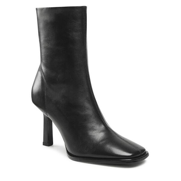 Botki GINO ROSSI. Czarne botki Gino Rossi, bez wzorów, bez obcasa, na szpilce, bez zapięcia. Za 268,99 zł.