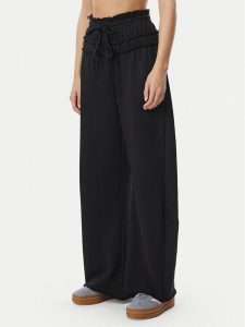 Adidas Spodnie dresowe Sst Double Waisted KS9235 Czarny Relaxed Fit. Czarne spodnie dresowe ADIDAS, xs, bez wzorów, z dresówki. Za 349,99 zł.