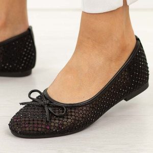 Czarne baleriny damskie Vinceza 62270. Czarne balerinki VINCEZA, bez wzorów, z okrągłym noskiem, bez obcasa, na płaskiej podeszwie, bez zapięcia. Za 149,00 zł.