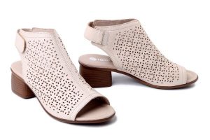 RIEKER REMONTE R8777-60 beige, sandały damskie. Brązowe sandały Rieker Remonte, bez wzorów, bez obcasa, bez zapięcia. Za 379,90 zł.