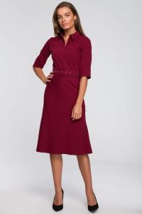 Elegancka sukienka koszulowa z kołnierzykiem paskiem bordowa. Czerwone sukienki Stylove, do pracy, l, bez wzorów, z materiału, biznesowe, bez kołnierzyka, bez ramiączek, maxi, koszulowe. Za 329,00 zł.
