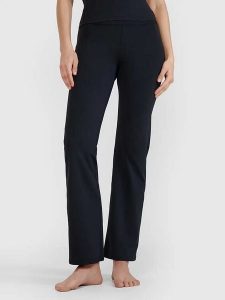 4F Legginsy funkcyjne w kolorze czarnym rozmiar: L. Czarne legginsy sportowe 4f, l, bez wzorów, z materiału, na fitness i siłownię. Za 88,02 zł.