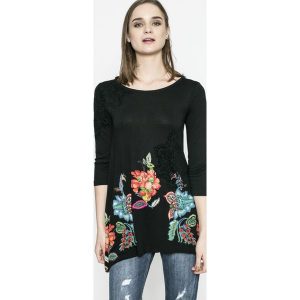 Desigual - Bluzka. Czarne bluzki marki Desigual, z nadrukiem, z dzianiny, casualowe, z okrągłym kołnierzem. W wyprzedaży za 139,90 zł.