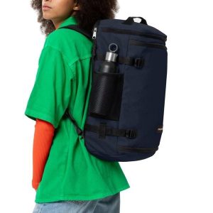 Plecak Eastpak Carry. Niebieskie plecaki Eastpak. W wyprzedaży za 376,10 zł.