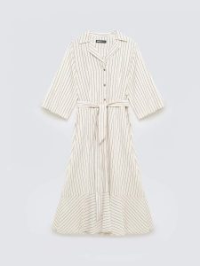 Sukienka damska midi koszulowa w prążek perłowa Kemesi 103. Białe sukienki Big Star, do pracy, na lato, l, bez wzorów, z tkaniny, biznesowe, bez kołnierzyka, bez ramiączek, midi, dopasowane. Za 249,99 zł.