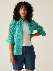 Regatta Koszula funkcyjna "Packaway" w kolorze zielonym rozmiar: 40. Zielone koszule Regatta, bez wzorów, z materiału, bez kołnierzyka, bez ramiączek. Za 118,84 zł.