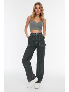 Trendyol Dżinsy - Comfort fit - w kolorze antracytowym rozmiar: 38. Czarne jeansy Trendyol, bez wzorów, z bawełny, z podwyższonym stanem. Za 92,45 zł.