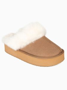 Gooce Wełniane kapcie "Emeline" w kolorze jasnobrązowym rozmiar: 39. Brązowe kapcie Gooce, bez wzorów, ze skóry. Za 196,24 zł.