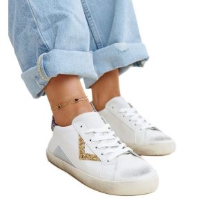 Białe sneakersy z efektem ,,znoszenia'' Gombola. Białe trampki bez wzorów, z gumy, bez zapięcia. Za 101,26 zł.