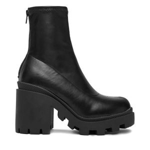 Botki DeeZee. Czarne botki DeeZee, bez wzorów, bez obcasa, na słupku, bez zapięcia. Za 179,99 zł.