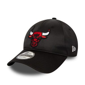 Czapka z daszkiem New Era NBA Chicago Bulls. Czarne czapki New Era, bez wzorów, z satyny. Za 140,00 zł.