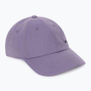 Czapka z daszkiem Nike Club Unstructured. Fioletowe czapki Nike, bez wzorów, sportowe. Za 109,99 zł.