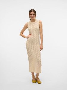 Vero Moda Sukienka w kolorze beżowym rozmiar: M. Brązowe sukienki Vero Moda, m, bez wzorów, bez kołnierzyka, bez ramiączek, maxi. Za 144,95 zł.