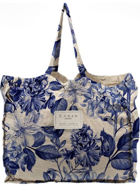 Madre Selva Shopper bag "Blue Flowers" w kolorze niebieskim - 42 x 36 x 7 cm rozmiar: onesize. Niebieskie shopper bag Madre Selva, bez wzorów, z materiału, na ramię, bez dodatków. Za 141,45 zł.
