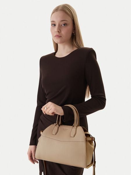 Guess Torebka HWYUAA P6236 Beżowy. Brązowe torebki klasyczne Guess, z aplikacjami, ze skóry, bez dodatków. Za 588,99 zł.
