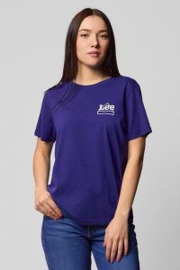 LEE MINI LOGO TEE DAMSKI T-SHIRT KOSZULKA Z KRÓTKIM RĘKAWEM BLUEPRINT L44KEPLH 112109916. Bluzki Lee, l, bez wzorów, bez kołnierzyka, bez ramiączek. W wyprzedaży za 39,99 zł.