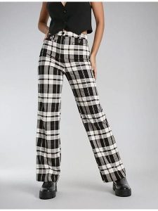 Monki Spodnie w kolorze czarno-białym rozmiar: 34. Białe spodnie z wysokim stanem Monki, bez wzorów, z materiału, z podwyższonym stanem. Za 43,99 zł.