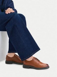 Lasocki Półbuty CEO-RST-56007-14 Brązowy. Brązowe półbuty Lasocki, bez wzorów, ze skóry, bez obcasa, na płaskiej podeszwie, bez zapięcia. Za 229,99 zł.