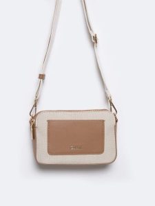Torebka damska crossbody beżowo-brązowa RR574297 801. Brązowe torebki klasyczne Big Star, z aplikacjami, ze skóry ekologicznej, zdobione, bez dodatków. Za 189,99 zł.