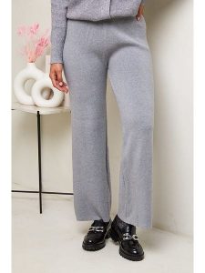 Soft Cashmere Spodnie w kolorze szarym rozmiar: 38/40. Szare spodnie z wysokim stanem Soft Cashmere, bez wzorów, z materiału, z podwyższonym stanem. Za 96,60 zł.