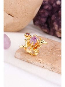 Pierres delicates Pozłacany pierścionek z ametystami rozmiar: onesize. Różowe pierścionki Pierres delicates, z ametystem, pozłacane. Za 52,99 zł.