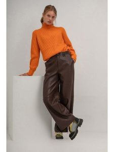 Josephine & Co Sweter "Serena" w kolorze pomarańczowym rozmiar: L. Pomarańczowe swetry oversize Josephine & Co, l, bez wzorów, z bawełny, bez ramiączek. Za 297,36 zł.