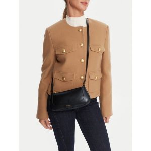 Torebka Calvin Klein. Czarne listonoszki Calvin Klein, bez wzorów, bez dodatków. Za 279,99 zł.